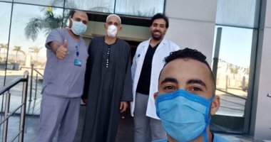 خروج 3 حالات جديدة من مستشفى أبو خليفة للحجر بعد تعافيهم من كورونا.. صور
