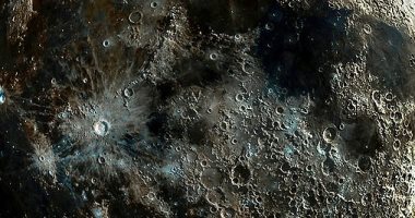عالم فلك أمريكى يلتقط أوضح صور على الإطلاق لحفر القمر 