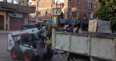 صور.. رفع 500 طن مخلفات وقمامة من الشوارع فى مدينة الطوط بالأقصر