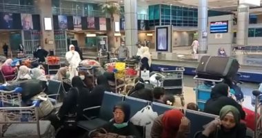 لايف اليوم السابع من مطار القاهرة.. عودة المصريين العالقين بالكويت 