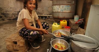 "منى" طفلة يمنية تحدت كورونا من مخيم الشعب..وواجهت الوباء بالوقاية ..فيديو وصور