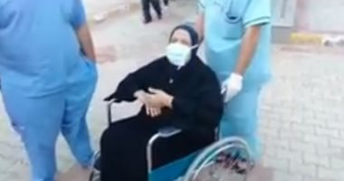 بالفيديو.. الطاقم الطبى بمستشفى العجمى يحتفى بتعافى مسنة من كورونا