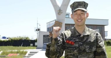 تكريم سون نجم توتنهام بعد تقديم أفضل أداء فى جيش كوريا الجنوبية.. صور