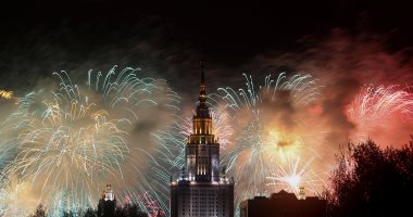 الألعاب النارية تضىء سماء روسيا احتفالا بذكرى نصر الحرب العالمية الثانية