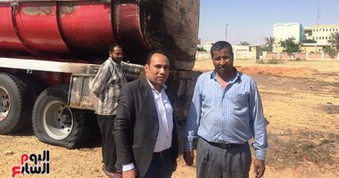 سوبر مان المصري.. سائق سيارة البترول المحترقة ينقذ العاشر من رمضان من كارثة (فيديو)