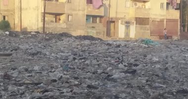 أهالى المحمودية بمدينة السلام يشكون تراكم القمامة..صورة 