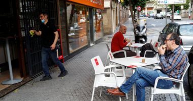 مطاعم و مقاهى إسبانيا تستقبل المواطنين فى أول أيام تخفيف قيود كورونا 