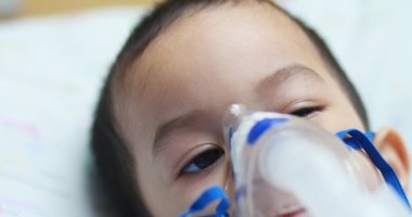 دراسة: 18 من أصل 48 طفلاً بالعناية المركزة بسبب كورونا يحتاجون لتنفس صناعى