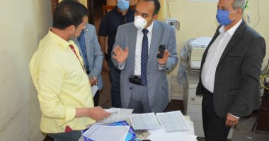 نائب محافظ المنيا يتفقد المدارس لمتابعة استلام المشروعات البحثية (صور)