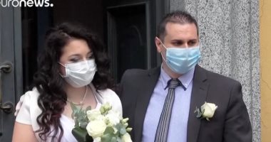 الحب أقوى من الفيروس.. زفاف بالكمامات فى إيطاليا.. فيديو