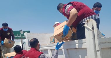 توزيع 1400 كرتونة أغذية على أهالى سيناء والقرى الفقيرة بالقنطرة شرق.. صور