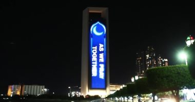 أبراج الإمارات تكسى بشعار "صلاة من أجل الإنسانية"