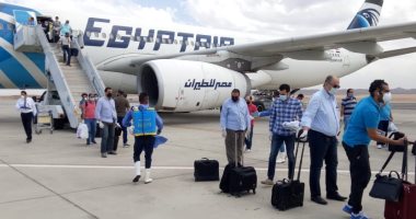 مطار مرسى علم يستقبل رحلة طيران استثنائية لعالقين بالسعودية تقل 300 مصرى