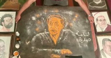 قارئ يشارك برسومات فنية وبورترية باستخدام الملح لإظهار موهبته
