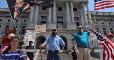 احتجاجات فى بنسلفانيا الأمريكية ضد إجراء البقاء فى المنزل لمواجهة كورونا