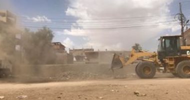 محافظة سوهاج ترفع القمامة استجابة لشكوى قرية باصونة مركز المراغة