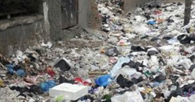 سكان شارعى أحمد ماهر  ومختار سعيد فى بورسعيد يشكون من تراكم القمامة