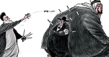 كاريكاتير صحيفة سعودية.. النظام الملالى يصوب سكاكينه للمنطقة وشماتة إسرائيلية