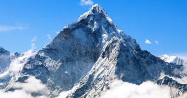 نيبال تسمح بالصعود لجبل افريست لانعاش السياحة بعد توقف طويل بسبب كورونا