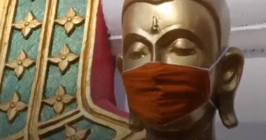 تمثال بوذا يرتدى الكمامة فى زمن كورونا.. فيديو