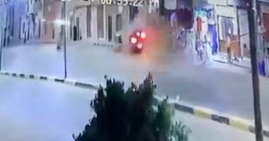لحظة دهس سيارة لأربعة أطفال فى أبنوب بمحافظة أسيوط.. فيديو