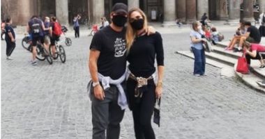 توتى وزوجته يحتفلان بزيارة روما بعد غياب طويل بسبب كورونا.. صور 