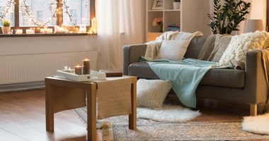 5 حيل ديكور تجعل مساحة غرفة المعيشة تبدو أكبر وأكثر راحة