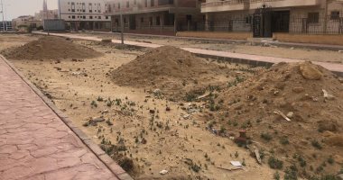 تراكم الرمال أمام المنازل.. شكوى سكان المنطقة السابعة بمدينة الشروق