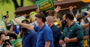 رئيس البرازيل يطلب عودة كرة القدم رغم تفشى فيروس كورونا