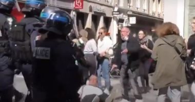 فيديو.. متظاهرو "السترات الصفراء" يعودون لشوارع فرنسا