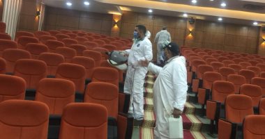 فرق الطب البيطرى تطهر مبنى ديوان عام محافظة الدقهلية لمواجهة فيروس كورونا