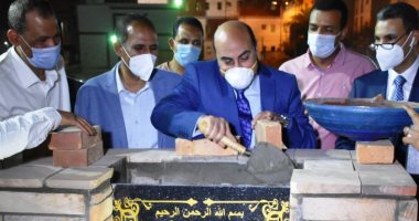 محافظ أسوان يضع حجر الأساس لمستشفى الاستقبال والطوارئ الجامعى