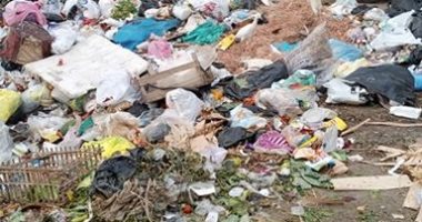 سيبها علينا.. شكوى من انتشار القمامة بشارع حمدى هاشم المحلة الكبرى