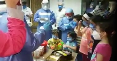 فيديو.. احتفالية عيد ميلاد للأطفال المحتجزين بالحجر الصحى بكفر الزيات
