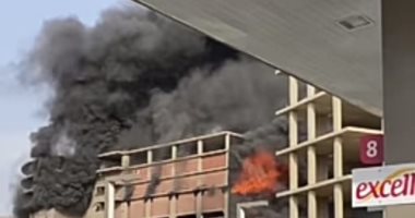 فيديو.. مواد سريعة الاشتعال تعوق عمليات إطفاء حريق مخازن فى المقطم
