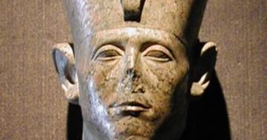 التماثيل الـ10 للملك سنوسرت الأول تصل المتحف الكبير.. تعرف على تاريخ اكتشافها