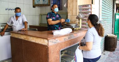 المصريون يقبلون على الفسيخ والرنجة ويتجاهلون "كورونا"