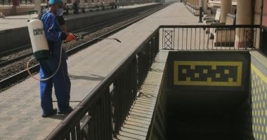 صور.. السكة الحديد تواصل أعمال تعقيم المحطات والقطارات ضد كورونا