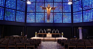 كنيسة العائلة المقدسة ببرشلونة تفتح أبوابها للعاملين الأساسيين في مواجهة كورونا