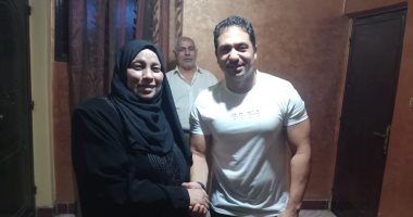 والدة الشهيد خالد مغربى: لما شفت الفنان محمد حمدى حسيت إن ابنى قدامى