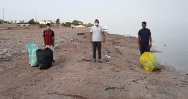 شباب جنوب سيناء يطهرون شواطئ نويبع من المخلفات