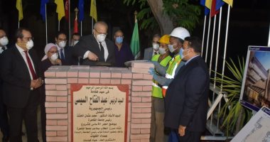 رئيس جامعة القاهرة يعلن وضع حجر أساس مسرح "دولت أبيض" بالجامعة