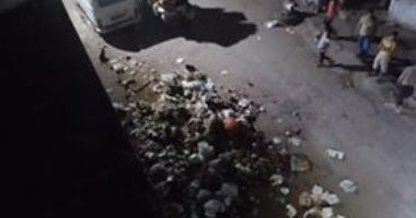 سيبها علينا.. سكان شارع قصر المختار بمصر القديمة يشكون انتشار القمامة