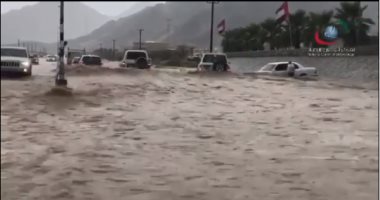 تعطيل حركة السير فى الإمارات بسبب غزارة هطول الأمطار.. صور