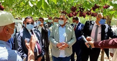 صور.. وزير الزراعة: الرئيس يوجه بالاهتمام باستصلاح الأراضى