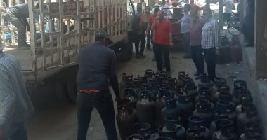 غلق منفذ لتوزيع أسطوانات الغاز مخالف بحى المناخ فى بورسعيد.. صور