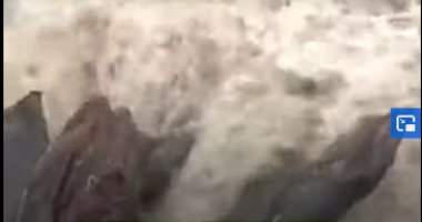 فيديو.. عواصف شديدة تؤدى إلى انهيار أحد السدود فى كوبا