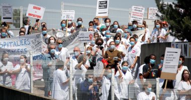 أطباء فرنسا يتظاهرون احتجاجا على نقص أدوات الحماية من فيروس كورونا