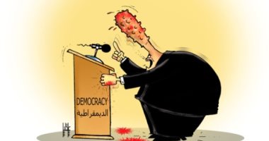 كاريكاتير صحيفة إماراتية.. كورونا تقوض الديمقراطية