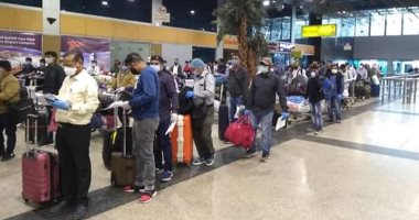 رحلة استثنائية تغادر مطار القاهرة لإجلاء 220 عالقا هنديا
